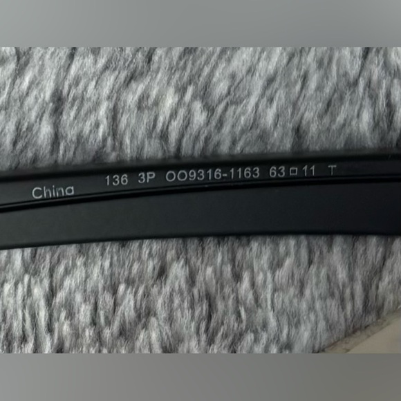 Oakley Thinlink 63mm Polarized Sunglasses in Matte Black/Black Iridium NWT - Picture 4 of 7